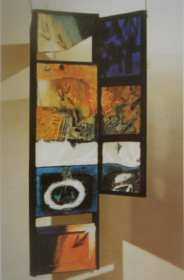 1973 Le chant silencieux de Donnovan, stèle suspendue double face, 113 x 34 cm, avec miroir Mica 80 x 31 cm, collection Musée Théo Kerg à Schriesheim