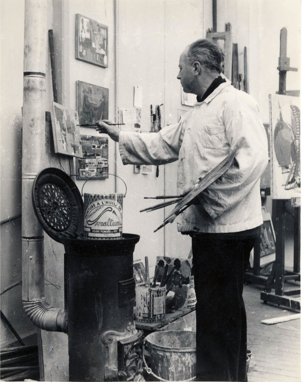 Théo Kerg dans son atelier, 1955