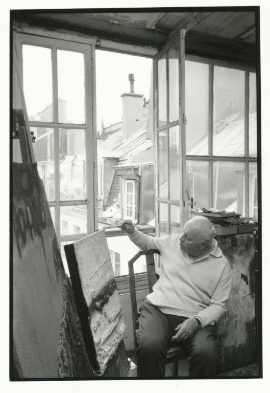 Théo Kerg dans son atelier dans les années 80, photo Osterheld Wolfgang