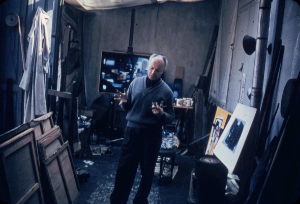 Théo Kerg dans son atelier à Paris